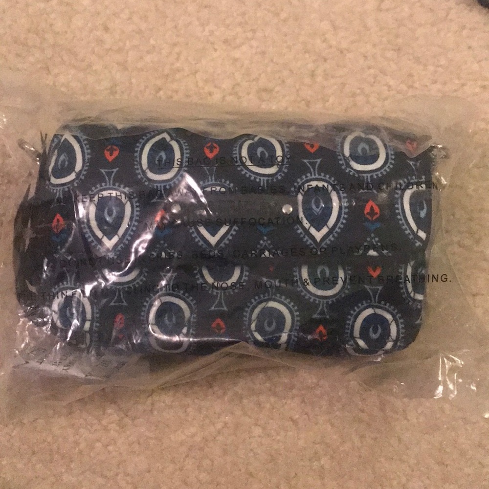 NWT Vera Bradley RFID All in One Crossbody!